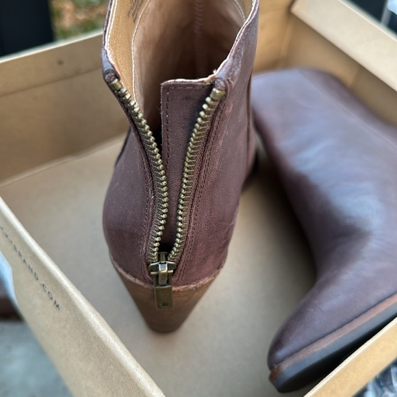 Lucky brown boots - Picture 3 of 4